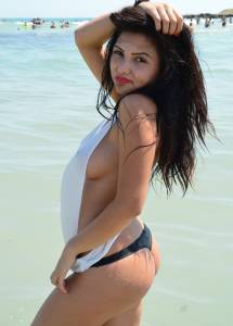 Sexy-Latina-Teen-Topless-Posing-At-The-Public-Beach--e7mnu83g62.jpg
