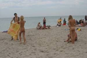 KaZantip-Beach-Memories-Two-Young-Nudist-Girls-07mnuxlmki.jpg