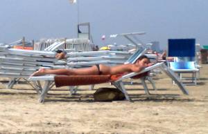 Beach-Candid-Bikini-Italy-dato-che-ce-ne-son-troppi-in-giro%21%21-z7mo0w93tn.jpg