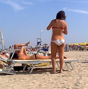 Beach-Candid-Bikini-Italy-dato-che-ce-ne-son-troppi-in-giro%21%21-77mo0wkvwl.jpg