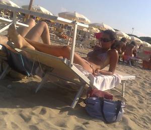 Beach Candid Bikini Italy - dato che ce ne son troppi in giro!!-q7mo0wxcqc.jpg