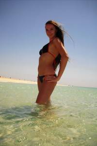 Sexy Bikini Girl On Vacation [x69]-37mqd86cow.jpg
