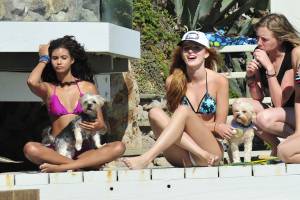 Bella Thorne â€“ wearing a bikini in Malibu 18.08.14t7mrci96zo.jpg