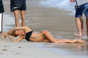 Candice-Swanepoel-%C3%A2%E2%82%AC%E2%80%9C-Bikini-for-a-Victoria%C3%A2%E2%82%AC%E2%84%A2s-Secret-Photoshoot-at-a-Beach-in--c7mrcaerwa.jpg