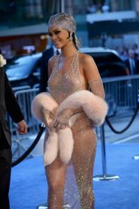 Rihanna See Throu Candids â€“ 2014 CFDA Fashion Awards in New Yorkc7mr3t25p7.jpg