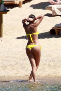 Aida Yespica â€“ Bikini Candids in Sardinia-17mr5fuh34.jpg
