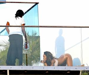 Rihanna â€“ Naked Photoshoot Candids in Hollywoodc7mr3mpif6.jpg