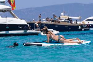 Doutzen-Kroes-Bikini-candids-in-Formentera%2C-Spain-7_25_16-a7mr5kmq6y.jpg