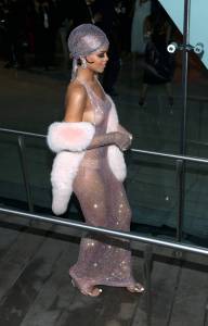 Rihanna See Throu Candids â€“ 2014 CFDA Fashion Awards in New York27mr3tj60w.jpg