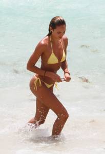 Candice Swanepoel â€“ Bikini Candids in Miamib7mr51k7ju.jpg