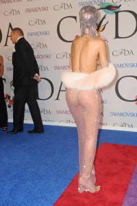 Rihanna-See-Throu-Candids-%C3%A2%E2%82%AC%E2%80%9C-2014-CFDA-Fashion-Awards-in-New-York-27mr3tmdqe.jpg