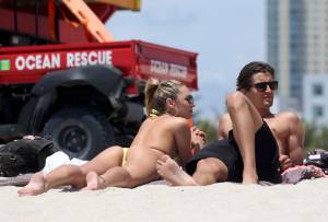 Candice Swanepoel â€“ Bikini Candids in Miami-n7mr512pdc.jpg
