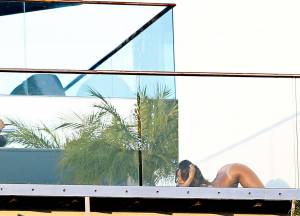 Rihanna-%C3%A2%E2%82%AC%E2%80%9C-Naked-Photoshoot-Candids-in-Hollywood-q7mr3mvmnb.jpg