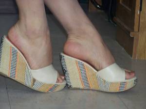 Amateur-Girl-feet-and-shoes-x48-u7mr688ype.jpg
