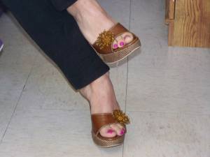 Amateur Girl feet and shoes x4817mr67pfm1.jpg