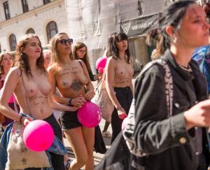 Naked Protest Nude Running Public Nudes Worldwide-e7mro5olwt.jpg