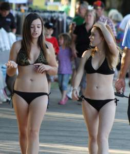 Spying Two Bikini Teens on the Boardwalk-07mshdnc6l.jpg