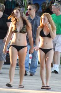 Spying-Two-Bikini-Teens-on-the-Boardwalk-27mshdekye.jpg
