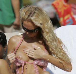 Celebrities-Topless-Beach-Photos-l7ms0kdp1r.jpg