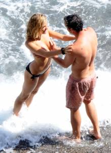 Celebrities-Topless-Beach-Photos-u7ms0me3ef.jpg