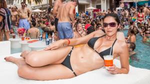 Adrianne Curry â€“ 30th Birthday Party at Encore Beach Club in Las Vegas-q7msirbfgr.jpg