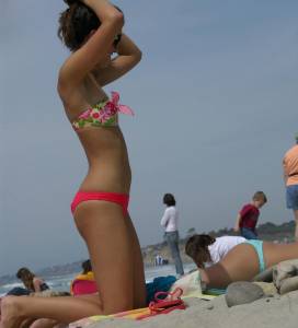 Topless Girls on the Beach (99 pics)-o7msn4dh1w.jpg