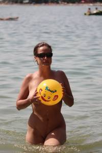 Mixed Beach And Nudist Girls Nude In Public [107Pics-37msmnbm1h.jpg