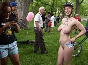 Nude Girls In The City World Naked Bike Ride 2020 h7msnemk6d.jpg