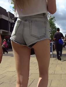Teen-in-shorts-showing-butt-cheeks-x49-17msl9c05v.jpg