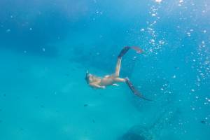Sportive-Young-Surfer-Girls-On-A-Trip-Around-Nude-Underwater-c7msnai36e.jpg