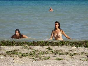 2020.01.05-Sexy-Romanian-Girls-Topless-At-The-Local-Beach-%5B50Pics%5D-g7mtg9uzmo.jpg