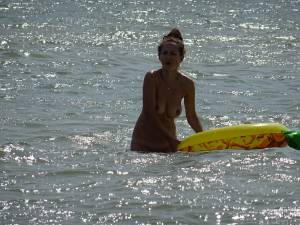 2020.01.05-Sexy-Romanian-Girls-Topless-At-The-Local-Beach-%5B50Pics%5D-q7mtgjbpod.jpg