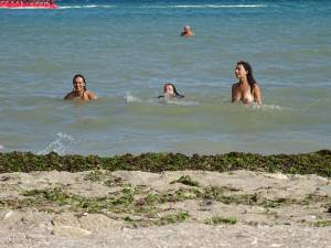 2020.01.05 Sexy Romanian Girls Topless At The Local Beach [50Pics]-z7mtg9n6hh.jpg
