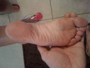 Girl I Know. Taking 2-3 Photos of her Feet - Look What She Did-b7mt2rlite.jpg
