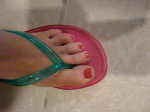Girl I Know. Taking 2-3 Photos of her Feet - Look What She Didr7mt2rmw4y.jpg