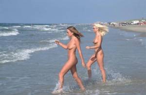 Photos-from-worldwide-nude-beaches-27mt75bu5q.jpg