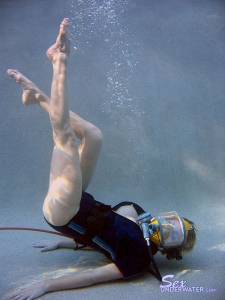 Sandy Knight underwater (x159)-y7mt9vpdba.jpg
