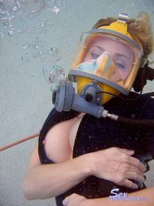 Sandy Knight underwater (x159)-57mt9w7fiz.jpg