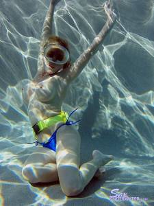 Sandy Knight underwater (x159)-07mt9tgffi.jpg