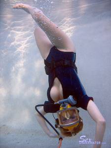 Sandy Knight underwater (x159)-u7mt9xi7j2.jpg
