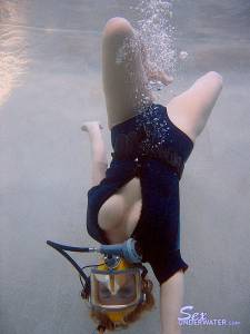 Sandy Knight underwater (x159)-c7mt9x2mzu.jpg