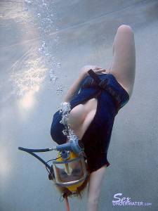 Sandy Knight underwater (x159)-c7mt9x1h77.jpg