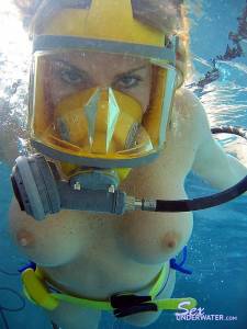 Sandy Knight underwater (x159)-f7mt9v3ynz.jpg