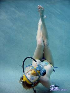Sandy Knight underwater (x159)f7mt9vb6hq.jpg