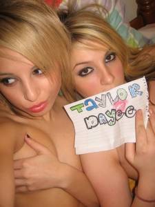 2020.11.26-Two-Awesome-Selfie-Teen-Girls-NN-Covered-Nudes-Reloaded-67mtjnbpty.jpg