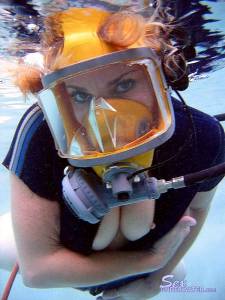 Sandy Knight underwater (x159)-s7mt9xqi67.jpg