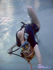 Sandy Knight underwater (x159)-l7mt9xh1bj.jpg