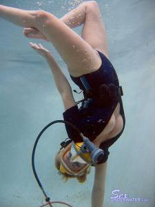 Sandy Knight underwater (x159)-l7mt9whtj5.jpg