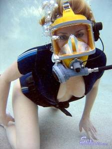 Sandy Knight underwater (x159)-l7mt9wbl6n.jpg