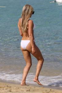 Sylvie Meis â€“ Stunning Toned Body in Small Bikini on the Beach in Saint Tropez-t7mufuq1bt.jpg